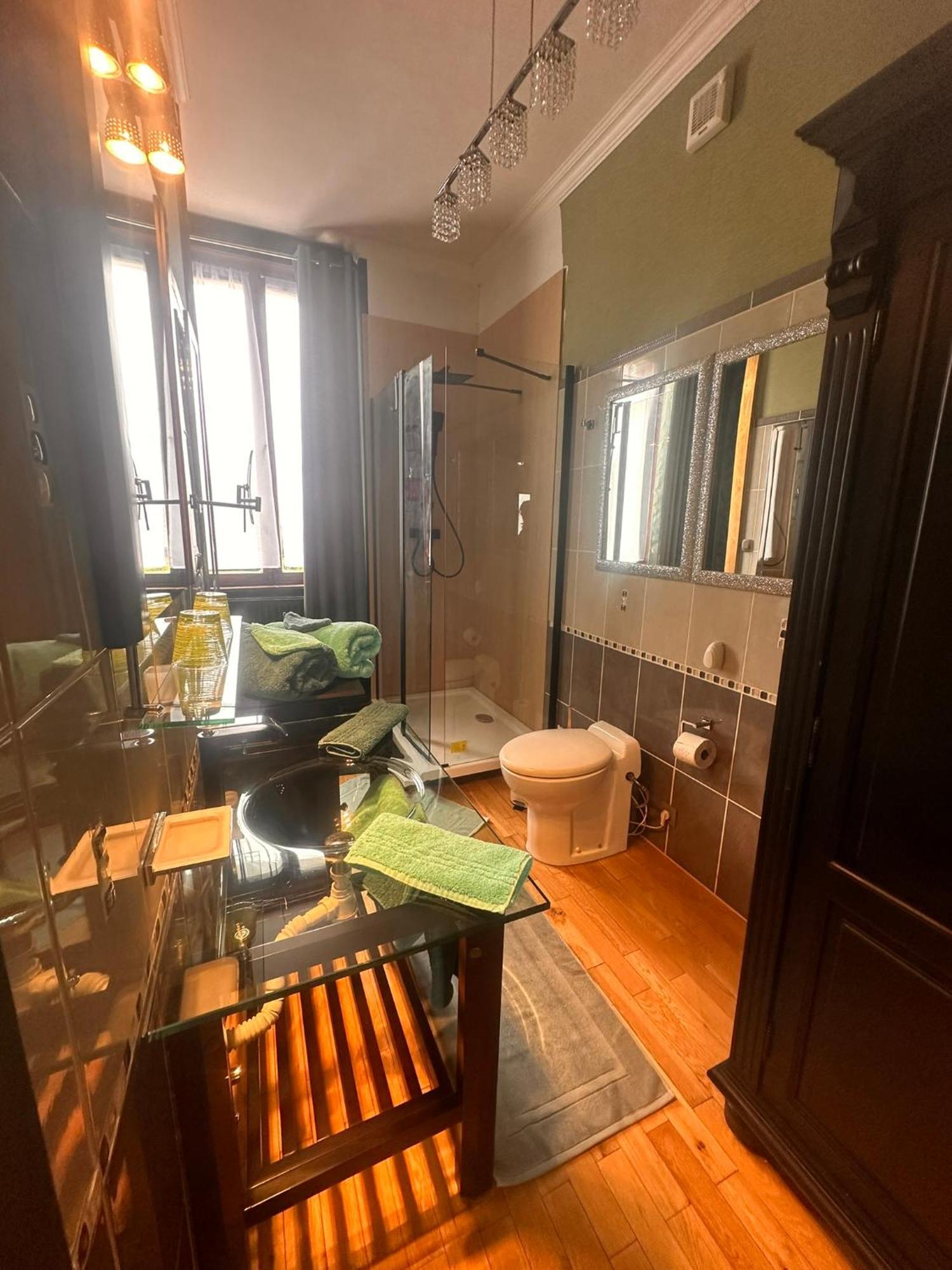 Le Chateau De Frankie Spas-Saunas Grand-Reng Exterior foto